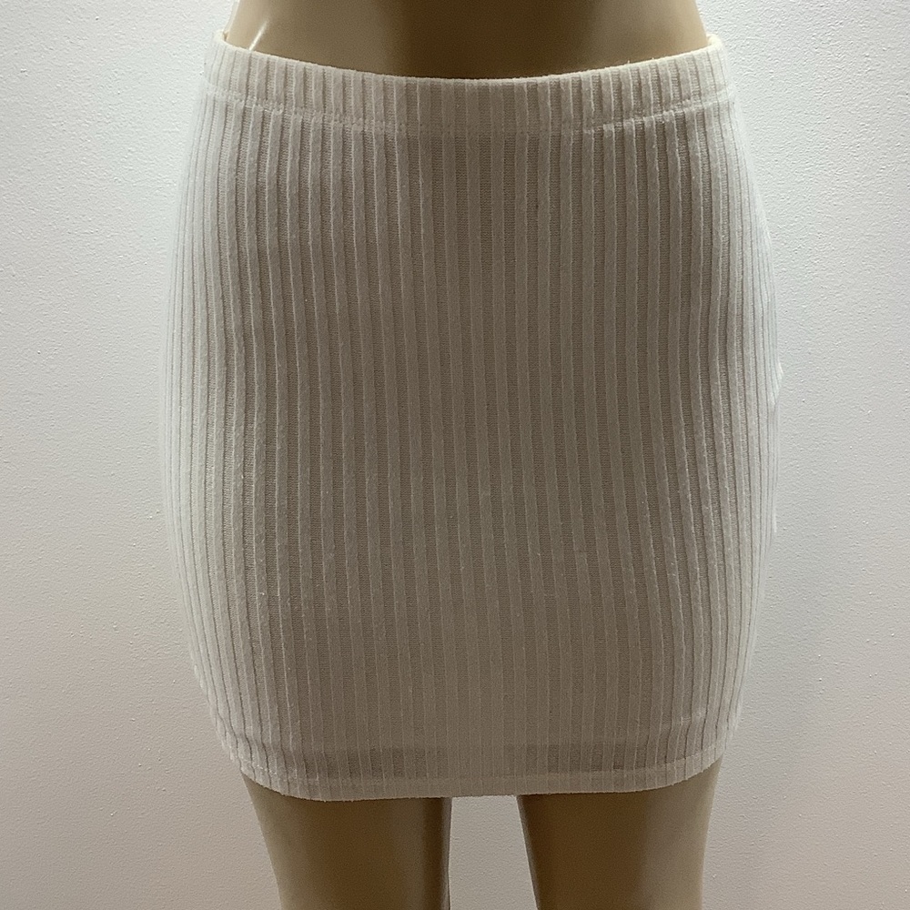 GoodTime USA Size Large Cream Color Elegant Ribbed Lined Skirt. Preloved